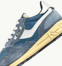 Charger l'image dans la galerie, Autry Sneakers Reelwind Low Nylon Suede Sky Sugar GQ04