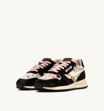 Charger l'image dans la galerie, Autry Sneakers Reelwind Low Pony Cow Brown OG01