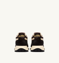 Charger l'image dans la galerie, Autry Sneakers Reelwind Low Pony Cow Brown OG01
