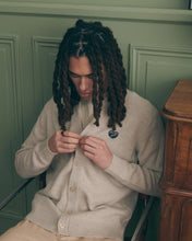Charger l&#39;image dans la galerie, Maison Labiche Cardigan en Laine Patch Coeur Cement