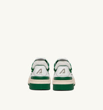 Charger l&#39;image dans la galerie, Autry Sneakers CLC Low Leather Green MM09
