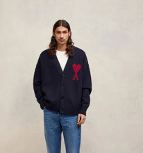 Charger l&#39;image dans la galerie, AMI Cardigan Boxy Ami de Coeur en Laine Marine
