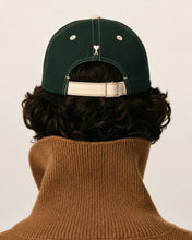 Charger l'image dans la galerie, AMI Casquette Bicolore Broderie Ami Paris Vert Bouteille Ivoire