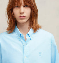 Charger l&#39;image dans la galerie, AMI Chemise Ami de Coeur Oxford Bleu ciel