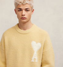 Charger l&#39;image dans la galerie, AMI Pull Ami de Coeur en Alpaga Creme vanille