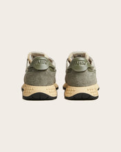 Charger l'image dans la galerie, Autry Sneakers Reelwind Low Nylon Hunt Pelic UT28