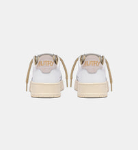 Charger l&#39;image dans la galerie, Autry Sneakers Medalist 01 Low Leather Lurex Gold SW01