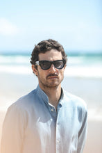 Charger l'image dans la galerie, Drapeau Noir Chemise Denim Col Tailleur Bleached Japonais