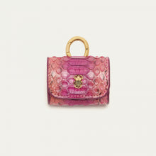 Charger l&#39;image dans la galerie, Claris Virot Etui Airpods Jamie Pyhton Bordeaux rose