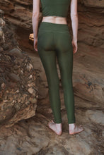 Charger l&#39;image dans la galerie, La Nouvelle Legging Ben Kaki Yoga