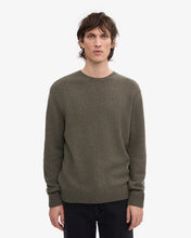 Charger l'image dans la galerie, Colorful Standard Pull Classic merino Wool Crew Dusty Olive
