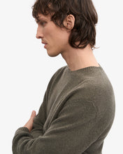 Charger l'image dans la galerie, Colorful Standard Pull Classic merino Wool Crew Dusty Olive
