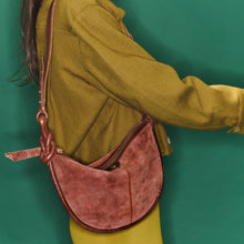 Charger l&#39;image dans la galerie, Claris Virot Sac Mini Chris Demi-Lune en Cuir Cognac