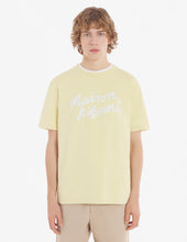 Charger l&#39;image dans la galerie, Maison Kitsuné T-shirt Oversize Handwriting Chalk yellow