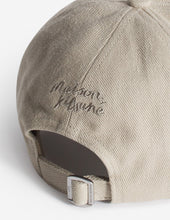 Charger l&#39;image dans la galerie, Maison Kitsuné Casquette Fox Head Concrete Beige