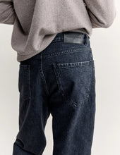 Charger l'image dans la galerie, Maison Kitsuné Jean Tapered Washed Black