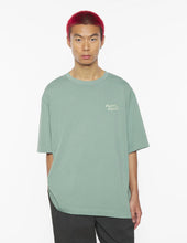 Charger l&#39;image dans la galerie, Maison Kitsuné T-Shirt handwriting Oversize Vert de Gris