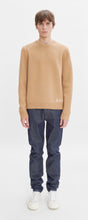 Charger l&#39;image dans la galerie, A.P.C. Pull Edward en Laine Camel