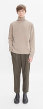 Charger l&#39;image dans la galerie, A.P.C. Pull Marc en Laine Mastic