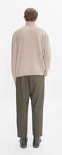 Charger l&#39;image dans la galerie, A.P.C. Pull Marc en Laine Mastic