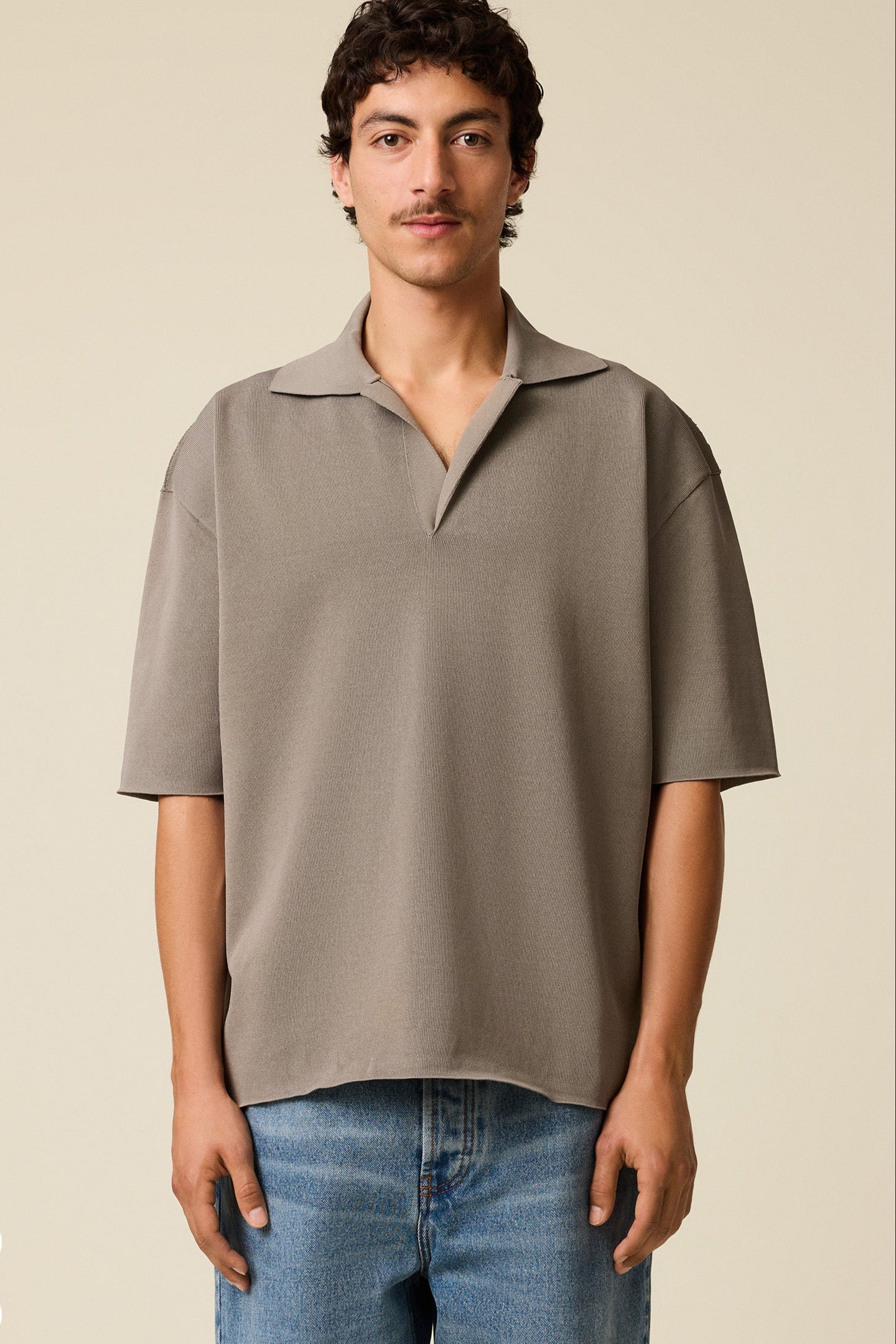 AMI Polo Manches Courtes en Viscose Gris Fume