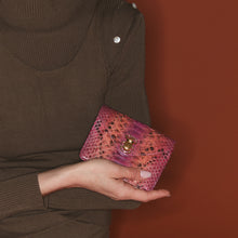 Charger l&#39;image dans la galerie, Claris Virot Porte Cartes Alex Python Bordeaux rose