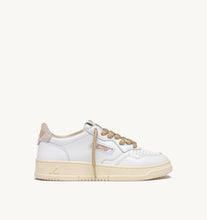 Charger l&#39;image dans la galerie, Autry Sneakers Medalist 01 Low Leather Lurex Gold SW01