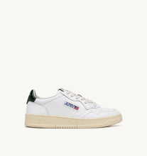 Charger l&#39;image dans la galerie, Autry Sneakers Medalist 01 Low Leather Mountain LL47