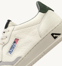 Charger l&#39;image dans la galerie, Autry Sneakers Medalist 01 Low Leather Mountain NE05