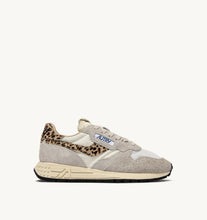 Charger l'image dans la galerie, Autry Sneakers Reelwind Low Nylon Pony White Leo EP01