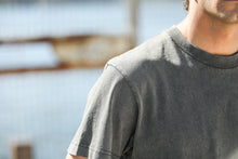 Charger l'image dans la galerie, Drapeau Noir T-Shirt Comfort Acid Wash Black