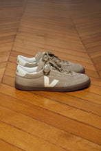 Charger l&#39;image dans la galerie, VEJA Panenka Suede Taupe Pierre Bark