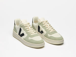 VEJA V-10 Leather Pure Black Clay