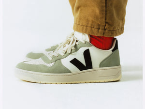 VEJA V-10 Leather Pure Black Clay