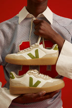 Charger l'image dans la galerie, VEJA V-90 Leather Pure Kiwi