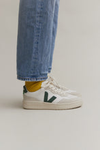 Charger l'image dans la galerie, VEJA V-90 Leather White Cyprus