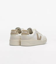 Charger l'image dans la galerie, VEJA V-90 Leather White Taupe