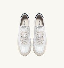 Charger l&#39;image dans la galerie, Autry Sneakers Medalist 01 Low Suede Navy LS28