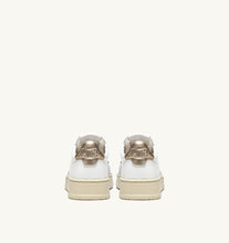 Charger l&#39;image dans la galerie, Autry Sneakers Medalist 01 Low Leather Gold LL06