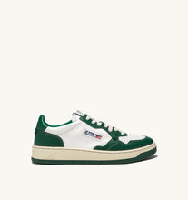 Charger l&#39;image dans la galerie, Autry Sneakers Medalist 01 Low Leather Green WB03