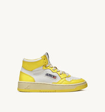 Charger l&#39;image dans la galerie, Autry Sneakers Medalist 01 Mid Leather Yellow WB23