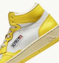 Charger l&#39;image dans la galerie, Autry Sneakers Medalist 01 Mid Leather Yellow WB23