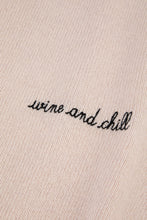 Charger l&#39;image dans la galerie, Maison Labiche Pull Wine and Chill Mineral beige