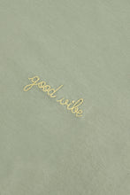 Charger l&#39;image dans la galerie, Maison Labiche T-Shirt Broderie Good vibe Olive